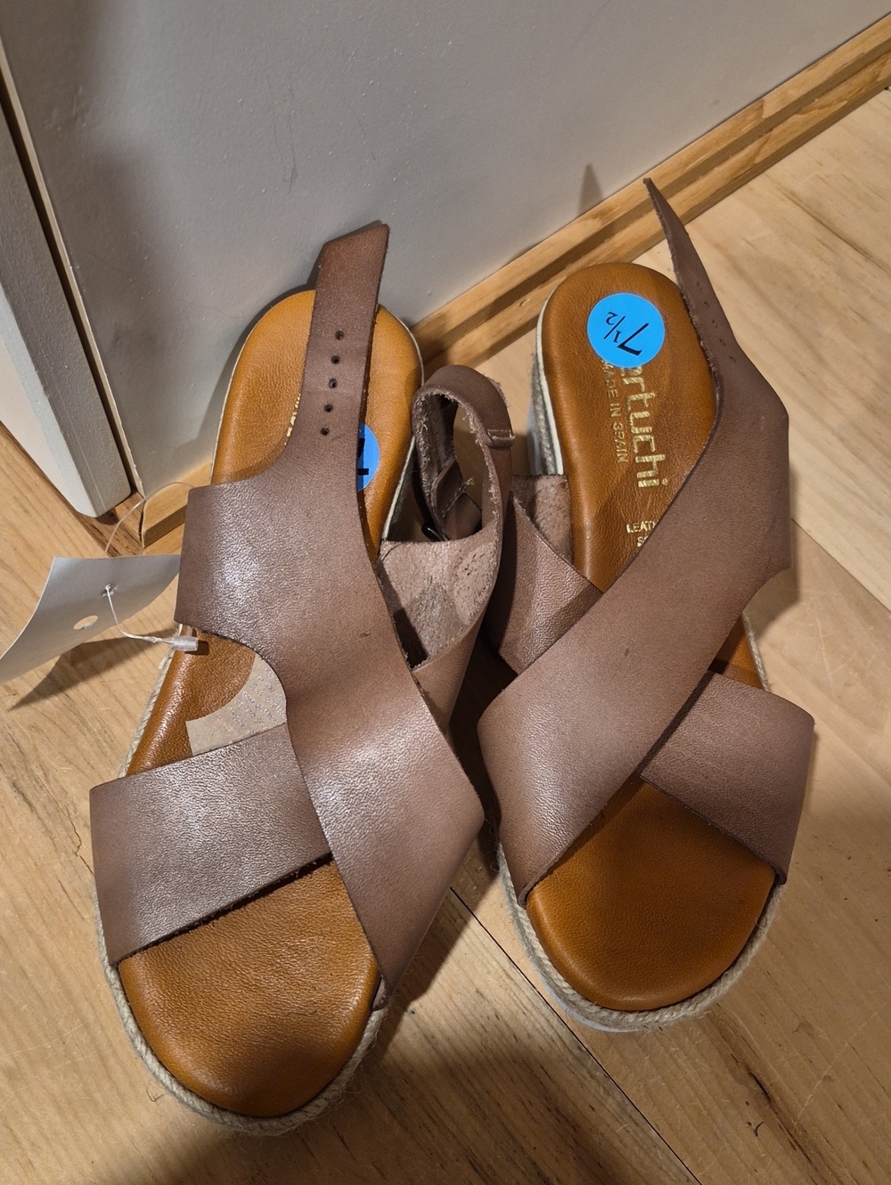 💙 Bertuchi -  Taupe Crisscross Leather Wedge Sandals